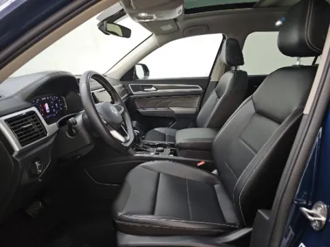 Photos of 2022 Volkswagen Atlas 3.6L V6 SE w/Technology for sale in Holland, MI at Zeigler GMC of Holland