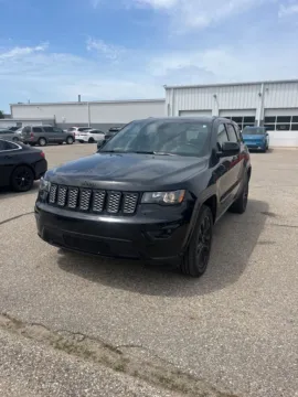 Black 2019 Jeep Grand Cherokee Altitude for sale in Holland, MI