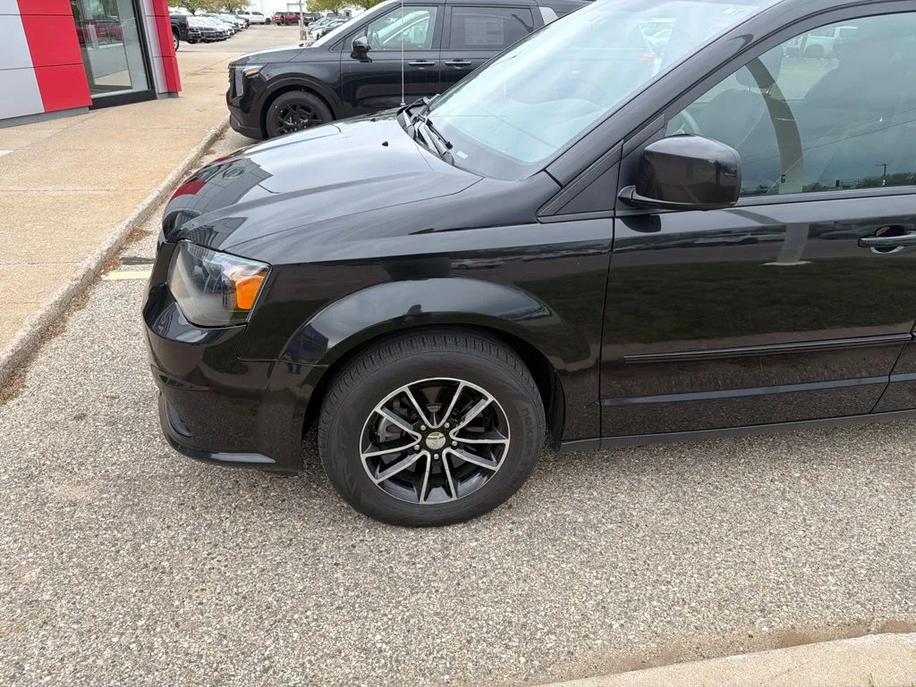 Black 2017 Dodge Grand Caravan GT for sale in Holland, MI
