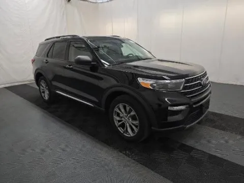 Black 2022 Ford Explorer XLT for sale in Holland, MI