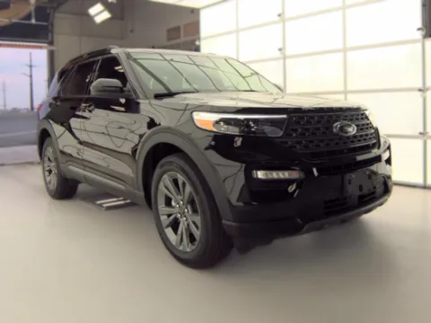 Black 2022 Ford Explorer XLT for sale in Holland, MI