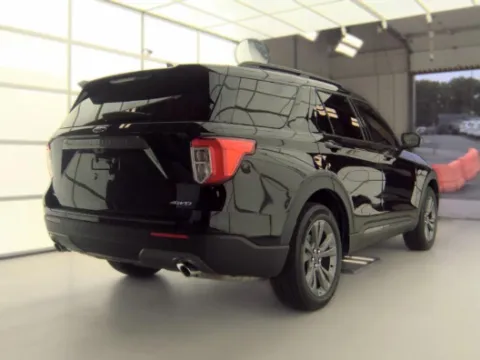 More photos of 2022 Ford Explorer XLT at Zeigler GMC of Holland, MI