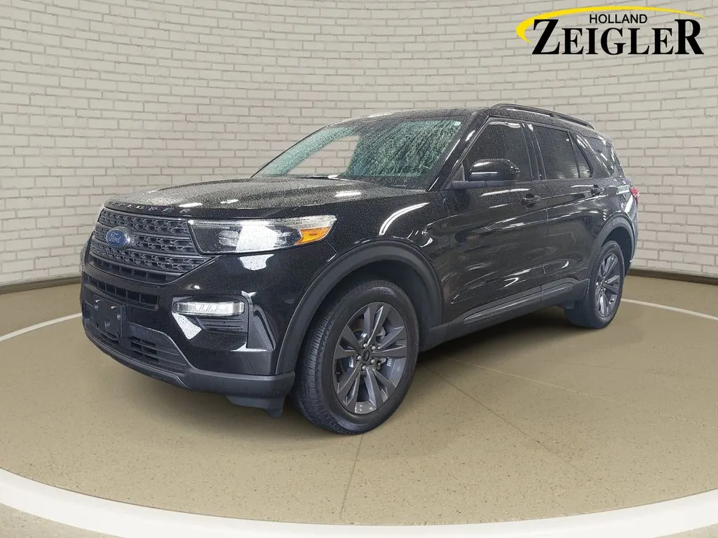 Black 2022 Ford Explorer XLT for sale in Holland, MI