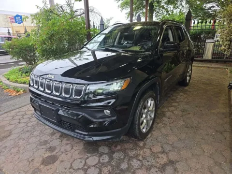 More photos of 2022 Jeep Compass Latitude Lux at Zeigler GMC of Holland, MI