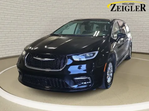 Black 2024 Chrysler Pacifica Touring L for sale in Holland, MI