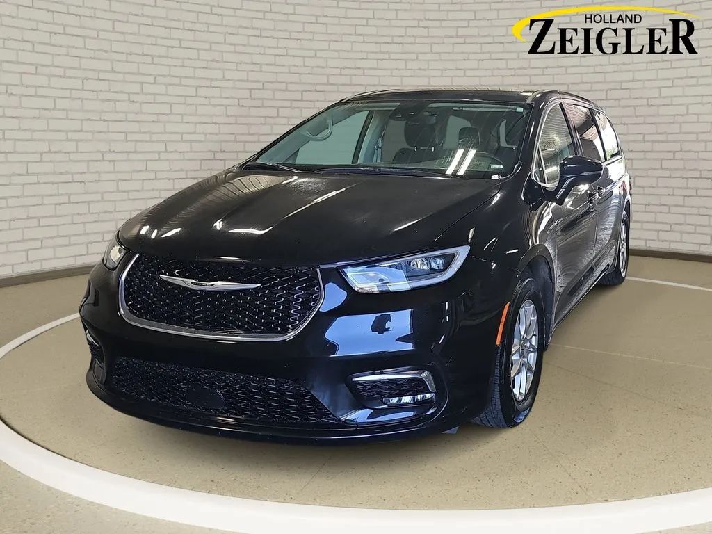 Black 2024 Chrysler Pacifica Touring L for sale in Holland, MI