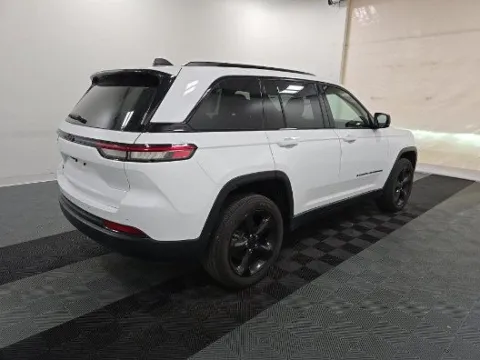 More photos of 2023 Jeep Grand Cherokee Altitude X at Zeigler GMC of Holland, MI