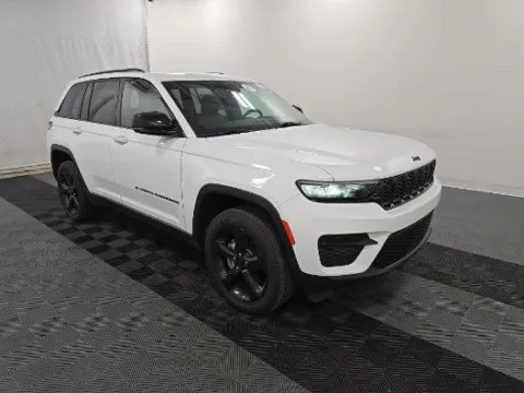 White 2023 Jeep Grand Cherokee Altitude X for sale in Holland, MI