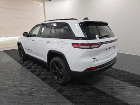 Another view of 2023 Jeep Grand Cherokee Altitude X for sale in Holland, MI at Zeigler GMC of Holland