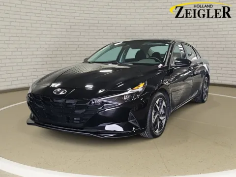 Black 2023 Hyundai Elantra SEL for sale in Holland, MI