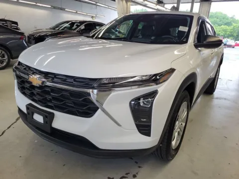 White 2024 Chevrolet Trax LS for sale in Holland, MI