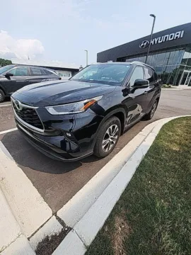 Another view of 2021 Toyota Highlander XLE for sale in Holland, MI at Zeigler GMC of Holland