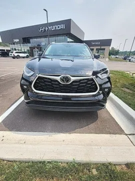 Black 2021 Toyota Highlander XLE for sale in Holland, MI