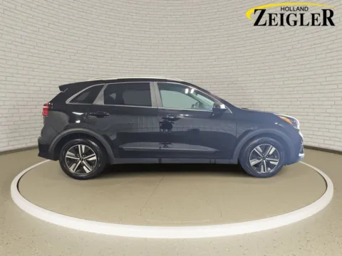 More photos of 2021 Kia Niro LXS at Zeigler GMC of Holland, MI