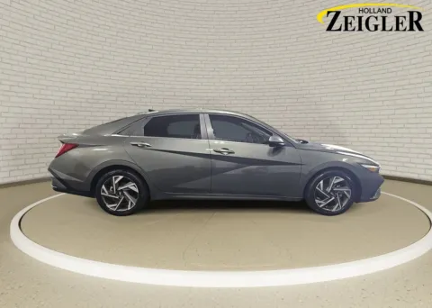 More photos of 2025 Hyundai Elantra SEL Convenience at Zeigler GMC of Holland, MI