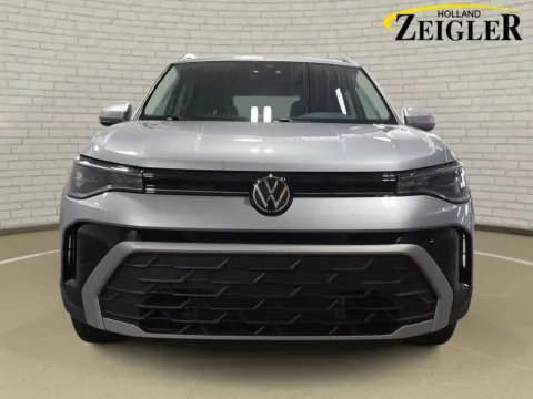 Photos of 2025 Volkswagen Taos 1.5T SE for sale in Holland, MI at Zeigler GMC of Holland