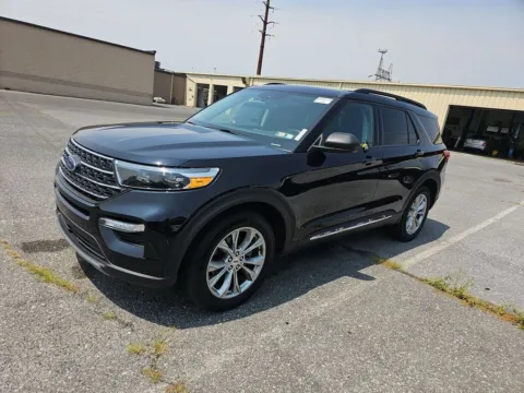 Black 2023 Ford Explorer XLT for sale in Holland, MI