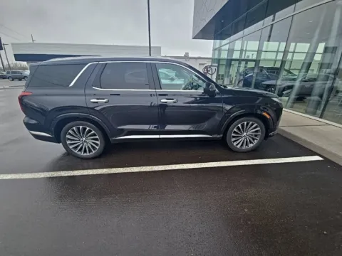 More photos of 2023 Hyundai Palisade Calligraphy at Zeigler GMC of Holland, MI
