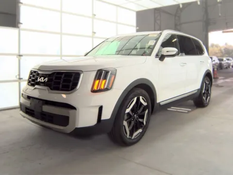 White 2024 Kia Telluride S for sale in Holland, MI