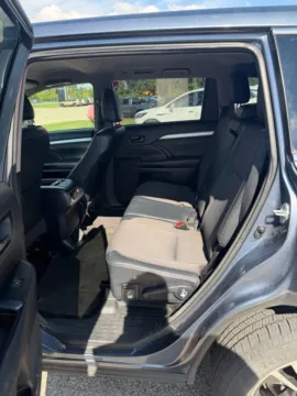 More photos of 2018 Toyota Highlander LE Plus at Zeigler GMC of Holland, MI