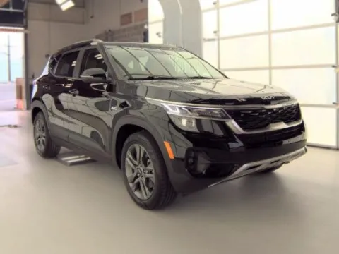 Black 2023 Kia Seltos S for sale in Holland, MI