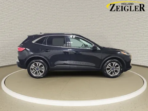 More photos of 2022 Ford Escape SEL at Zeigler GMC of Holland, MI