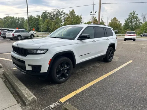 White 2023 Jeep Grand Cherokee L Altitude for sale in Holland, MI