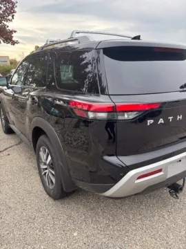 More photos of 2023 Nissan Pathfinder SL at Zeigler GMC of Holland, MI