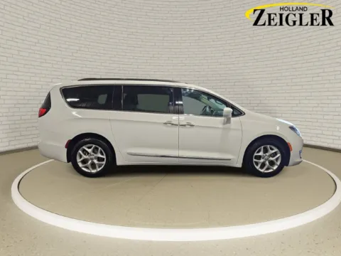 More photos of 2017 Chrysler Pacifica Touring L at Zeigler GMC of Holland, MI