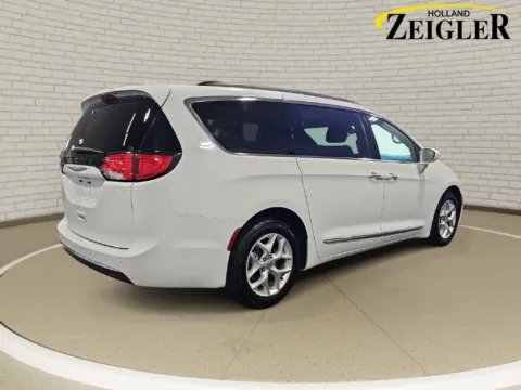 More photos of 2017 Chrysler Pacifica Touring L at Zeigler GMC of Holland, MI