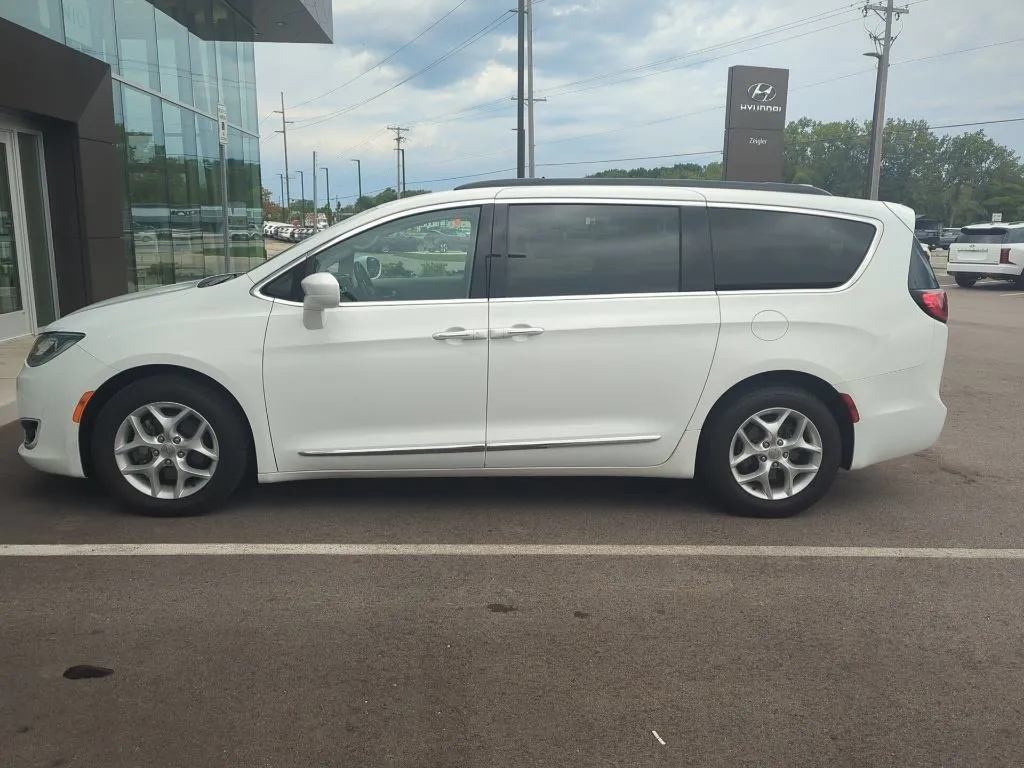White 2017 Chrysler Pacifica Touring L for sale in Holland, MI