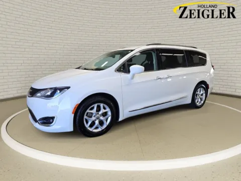 White 2017 Chrysler Pacifica Touring L for sale in Holland, MI