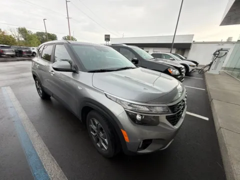 Gray 2024 Kia Seltos LX for sale in Holland, MI