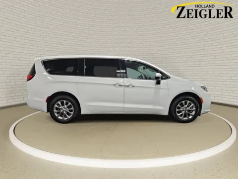 More photos of 2023 Chrysler Pacifica Touring L at Zeigler GMC of Holland, MI