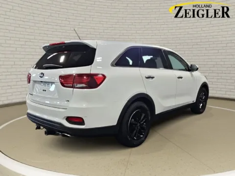 More photos of 2019 Kia Sorento LX at Zeigler GMC of Holland, MI