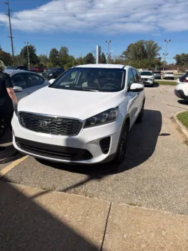 White 2019 Kia Sorento LX for sale in Holland, MI
