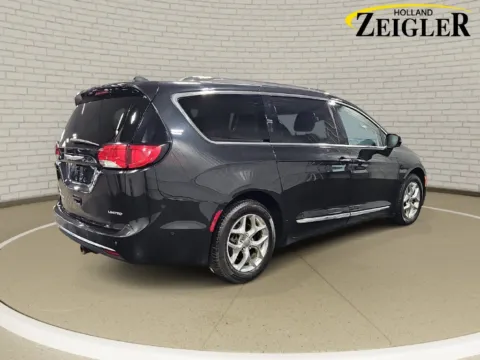 More photos of 2018 Chrysler Pacifica Limited at Zeigler GMC of Holland, MI