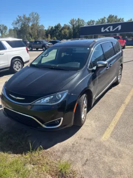 Black 2018 Chrysler Pacifica Limited for sale in Holland, MI