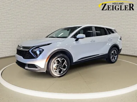 White 2023 Kia Sportage LX for sale in Holland, MI