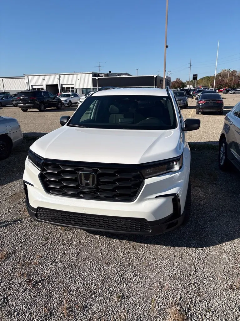 White 2023 Honda Pilot Sport for sale in Holland, MI