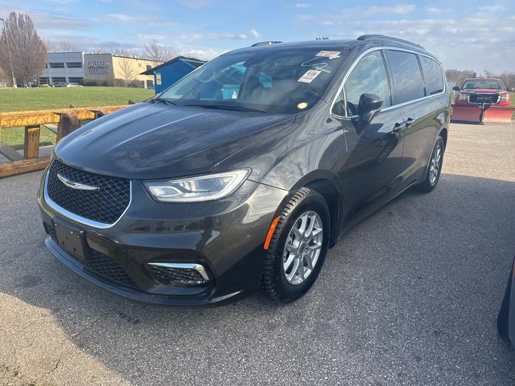 2022 Chrysler Pacifica Touring L for sale in Holland, MI