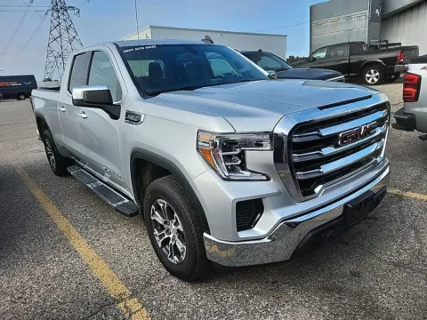 More photos of 2020 GMC Sierra 1500 SLE at Zeigler GMC of Holland, MI