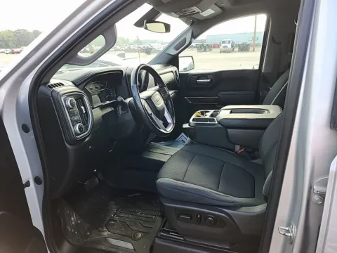 More photos of 2020 GMC Sierra 1500 SLE at Zeigler GMC of Holland, MI