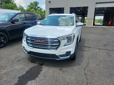 White 2024 GMC Terrain SLT for sale in Holland, MI