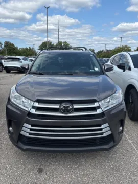 Silver 2017 Toyota Highlander for sale in Holland, MI