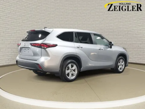 More photos of 2024 Toyota Highlander LE at Zeigler GMC of Holland, MI