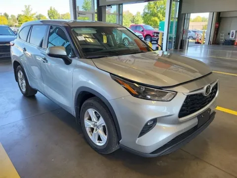 More photos of 2024 Toyota Highlander at Zeigler GMC of Holland, MI