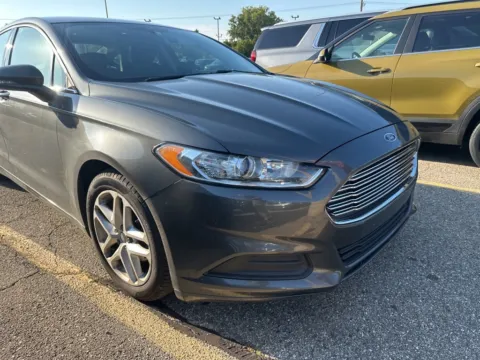 Gray 2016 Ford Fusion SE for sale in Holland, MI