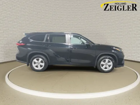More photos of 2023 Toyota Highlander L at Zeigler GMC of Holland, MI