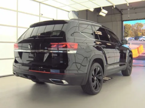 Photos of 2022 Volkswagen Atlas 3.6L V6 SE w/Technology for sale in Holland, MI at Zeigler GMC of Holland